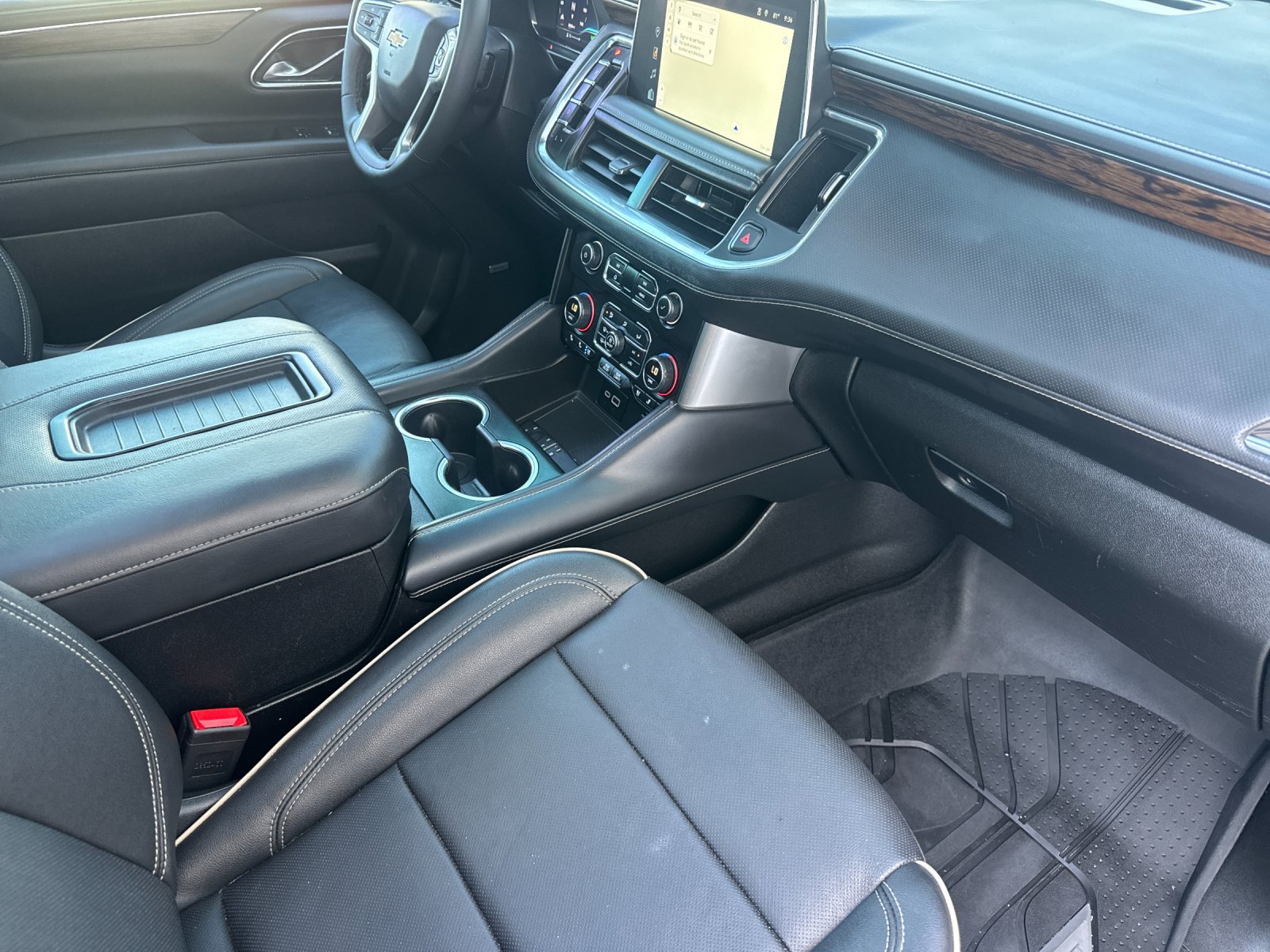 Used 2024 Chevrolet Suburban Premier w/ Premium Package AWD/4WD image 19