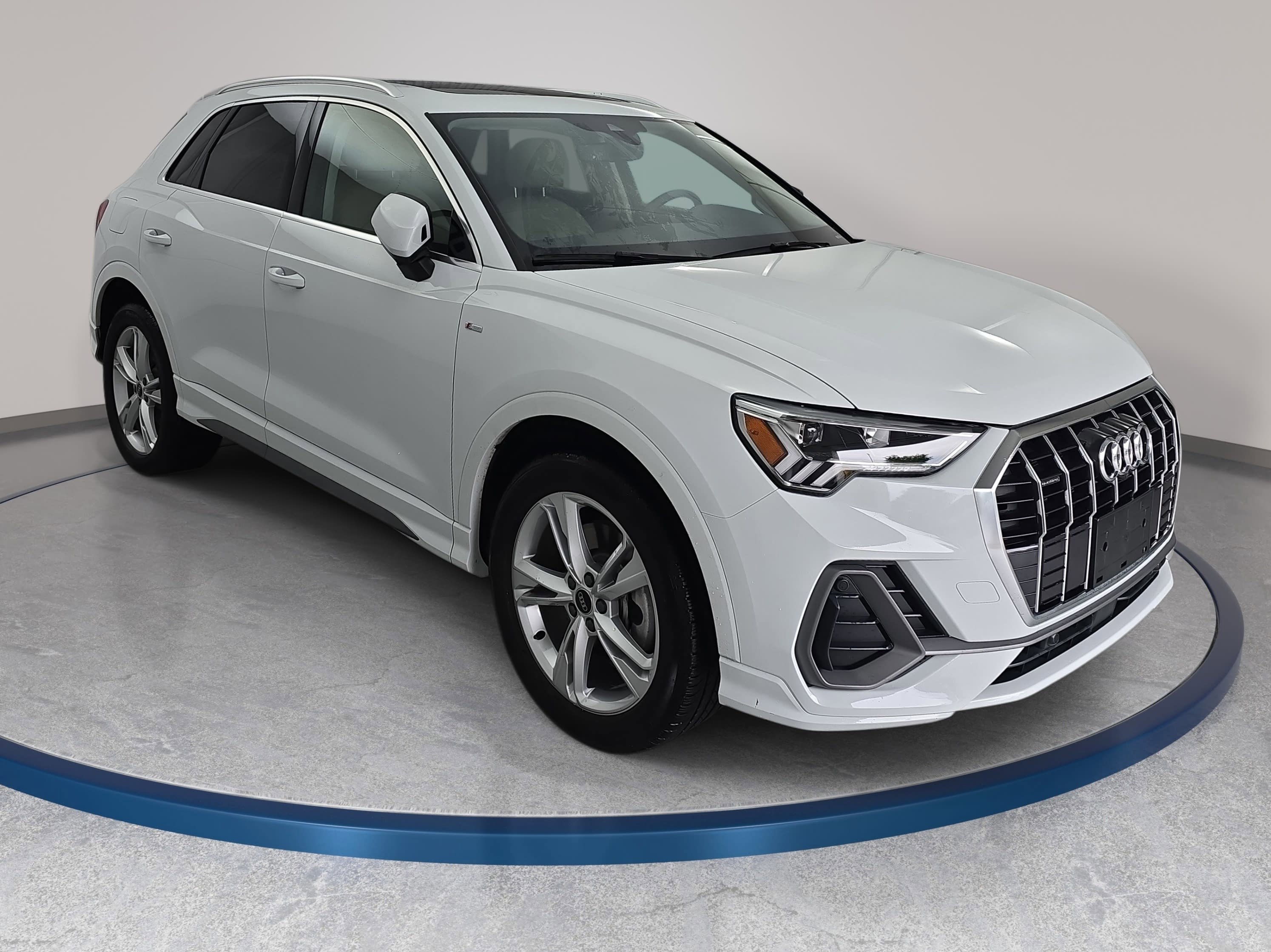 Used 2024 Audi Q3 2.0T Premium Plus w/ Premium Plus Package AWD/4WD image 3