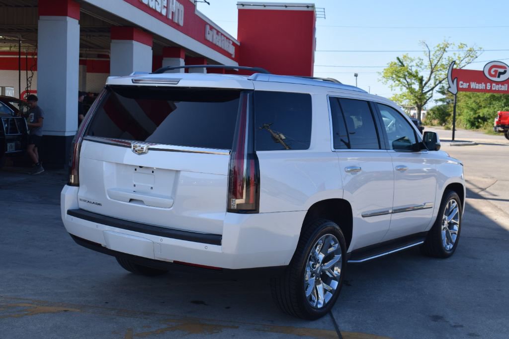 Used 2016 Cadillac Escalade Luxury AWD/4WD image 4