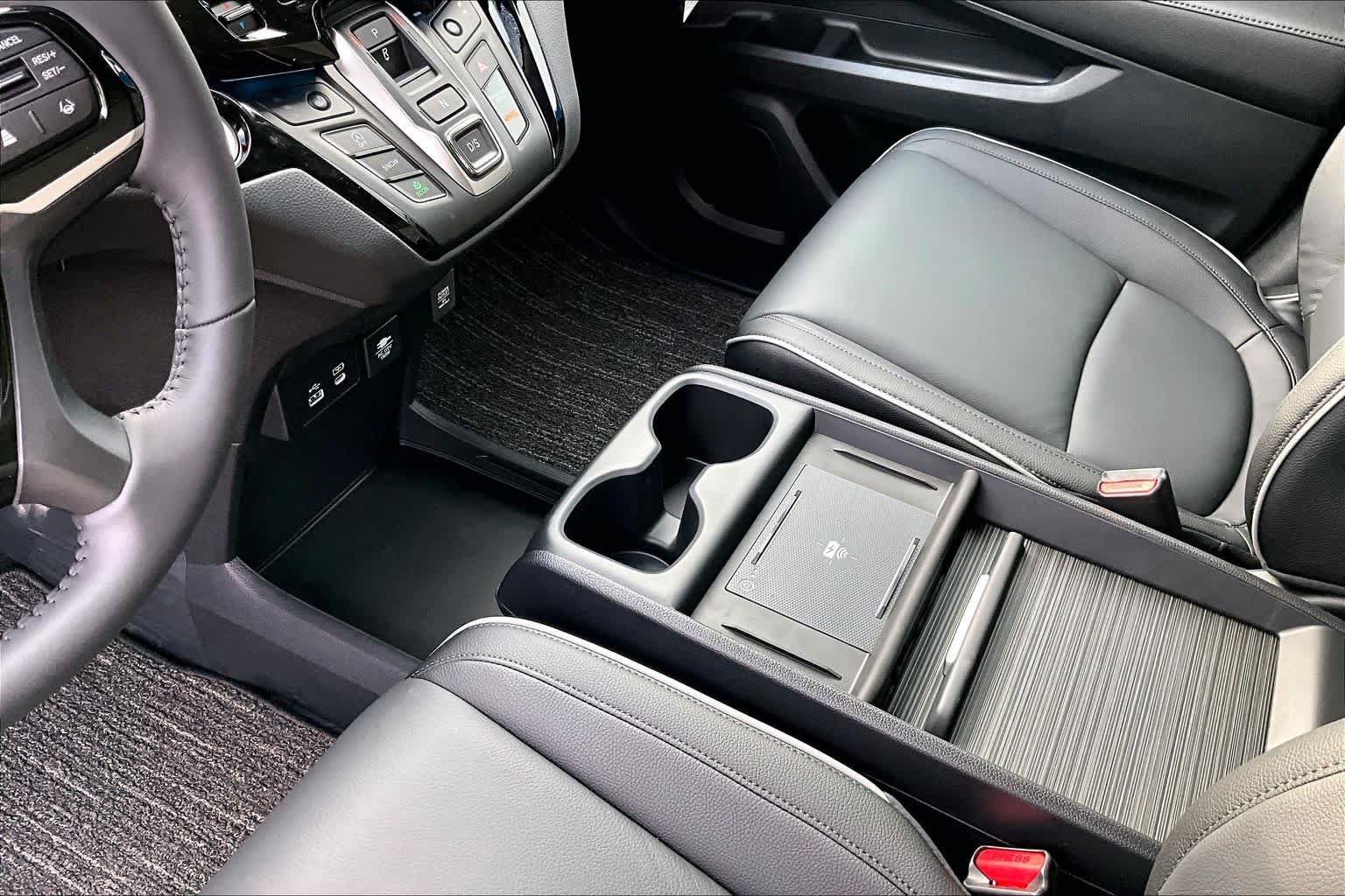 New 2026 Honda Odyssey Touring image 7