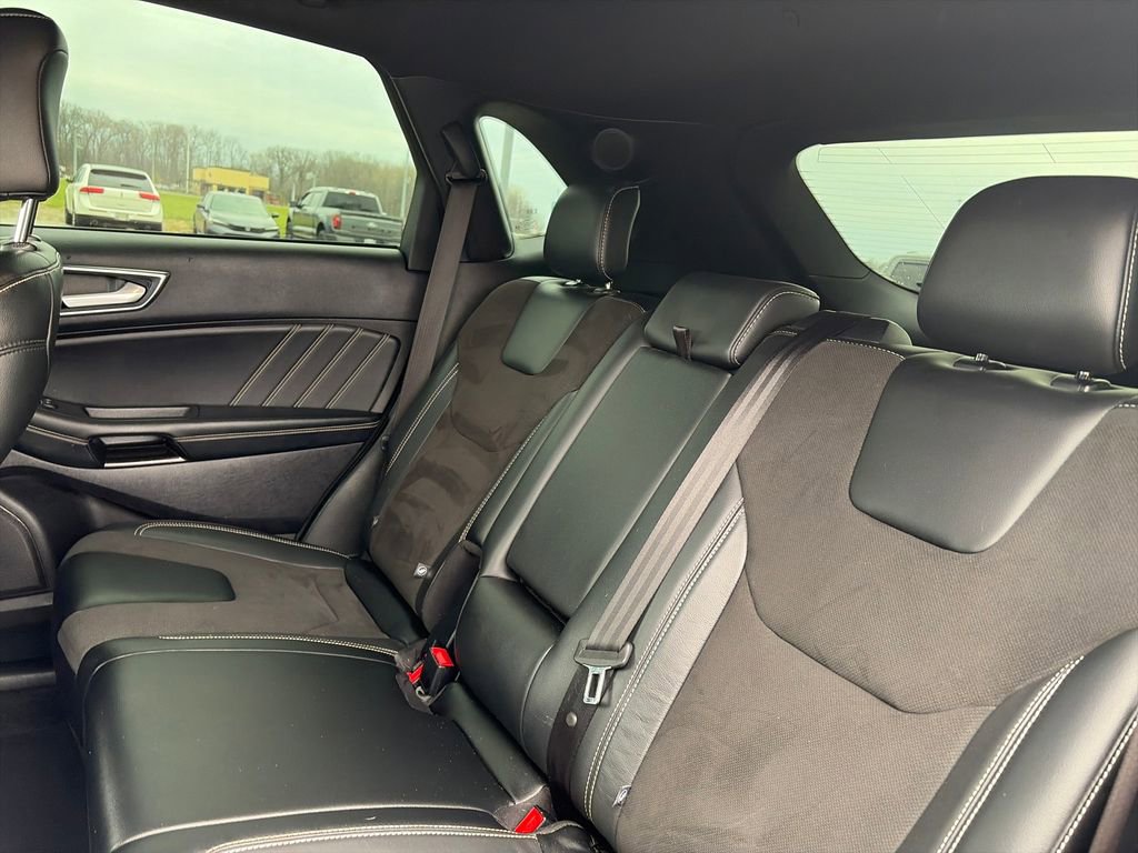 Used 2021 Ford Edge ST image 30
