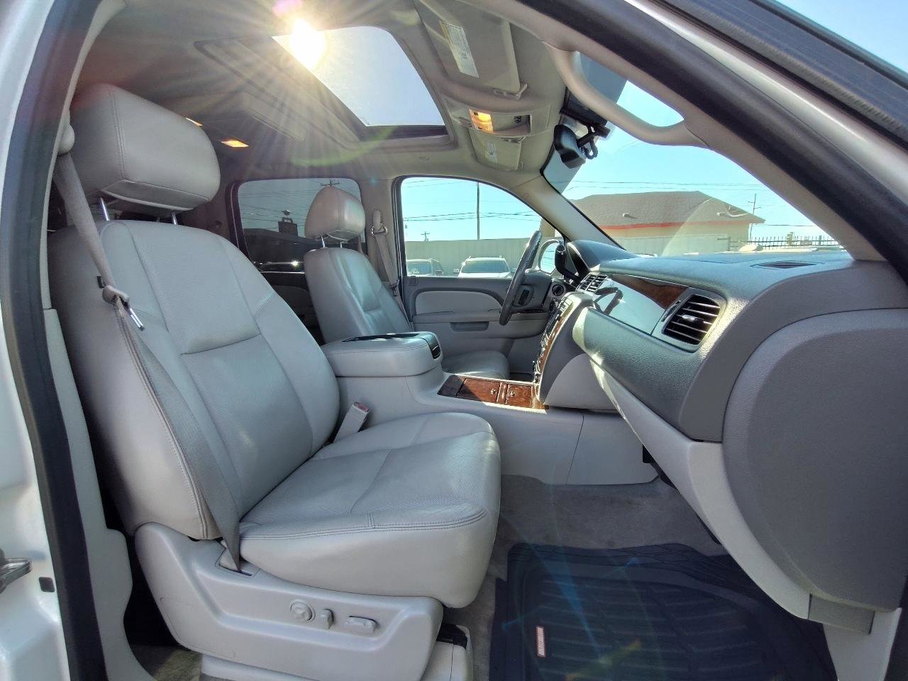 Used 2011 Chevrolet Avalanche LTZ image 42