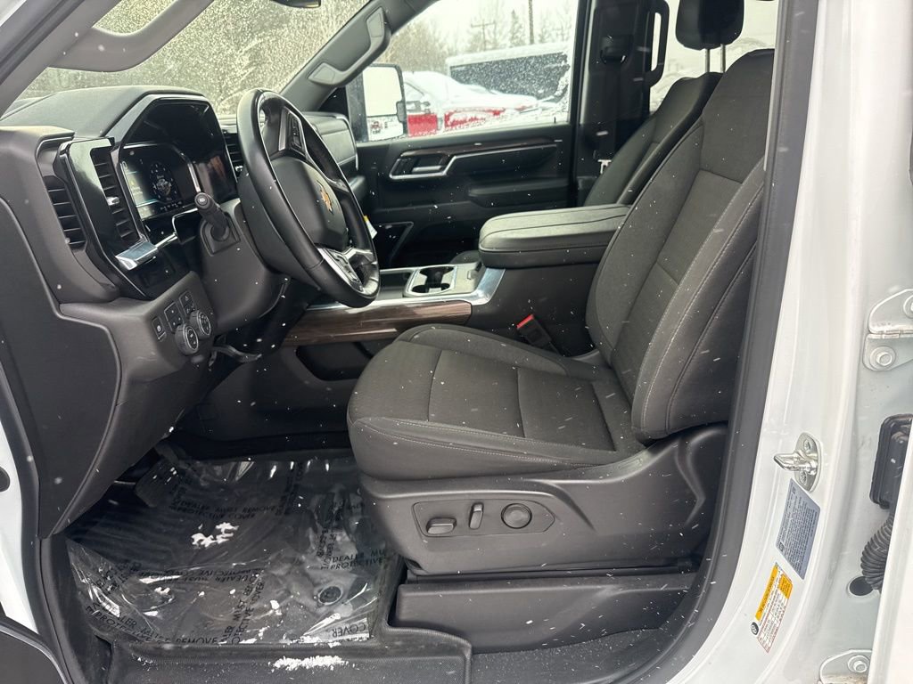 Used 2025 Chevrolet Silverado 3500 LT image 12