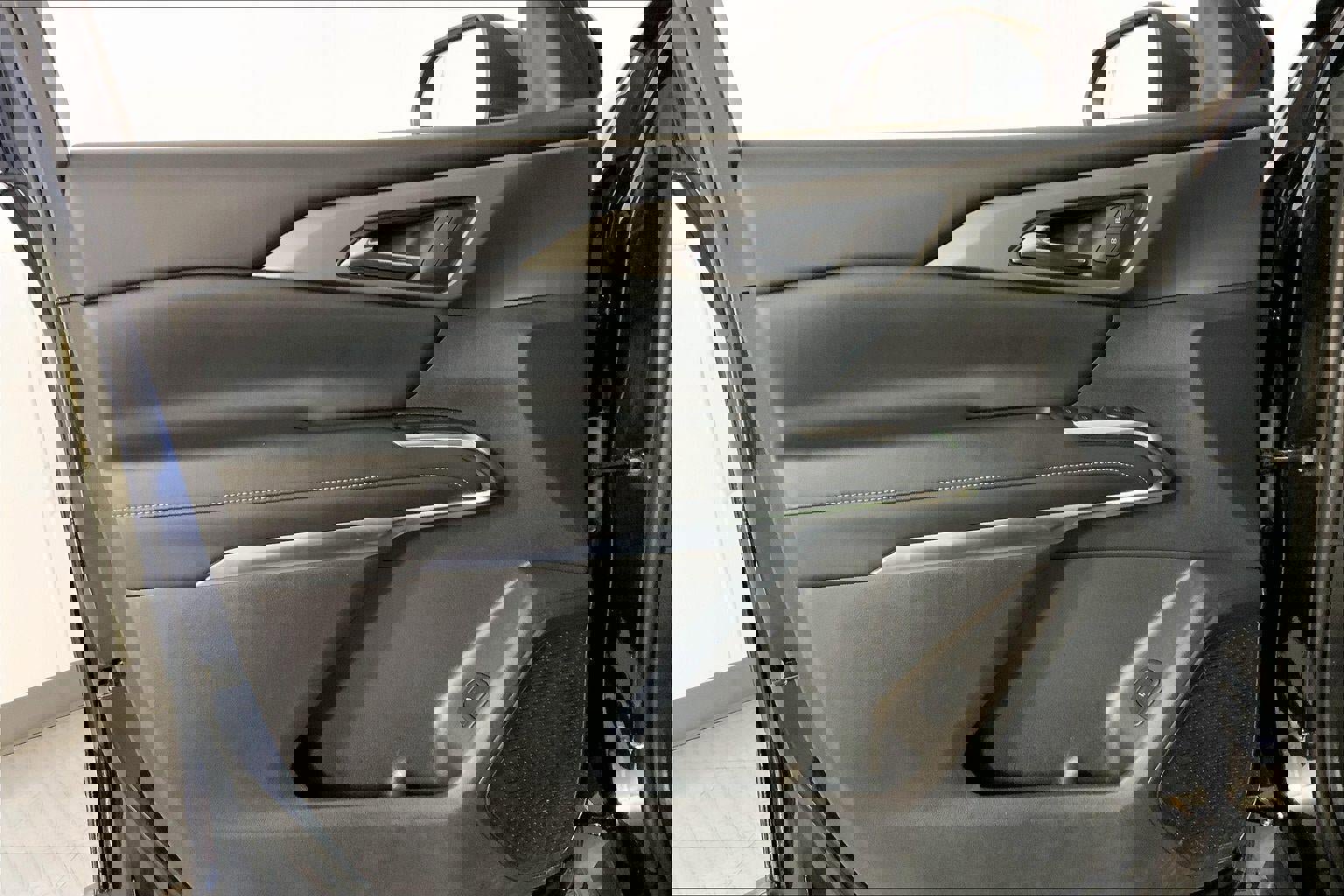 Used 2024 Chevrolet Traverse LT image 25