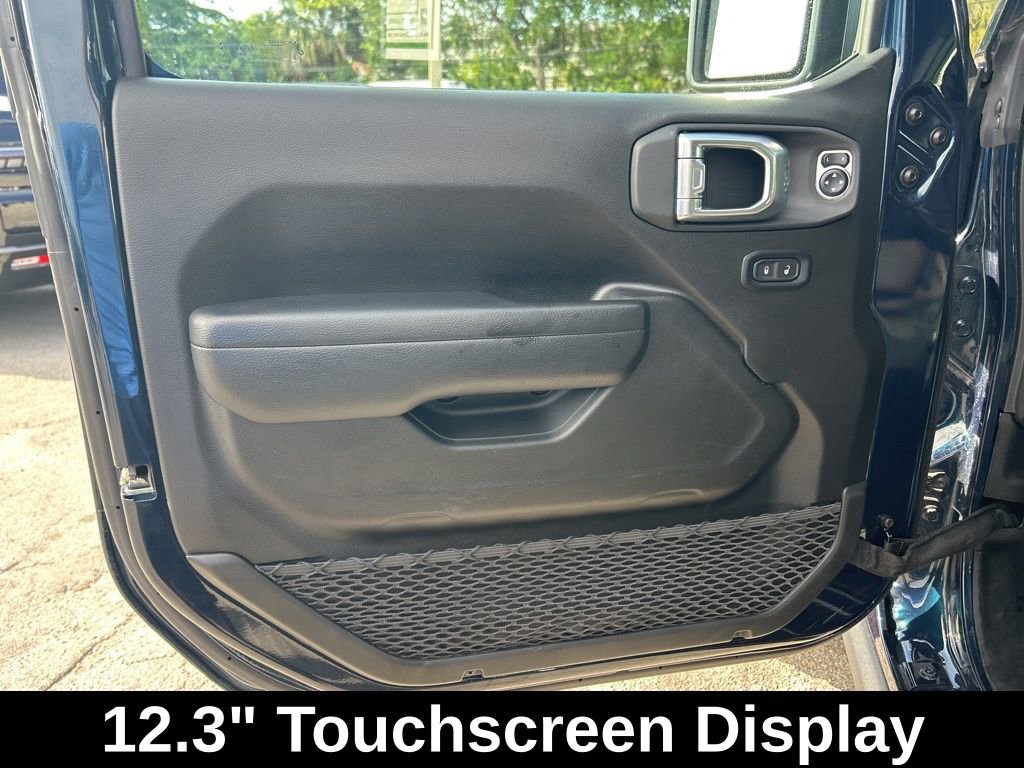 Used 2025 Jeep Wrangler Unlimited Rubicon AWD/4WD image 34