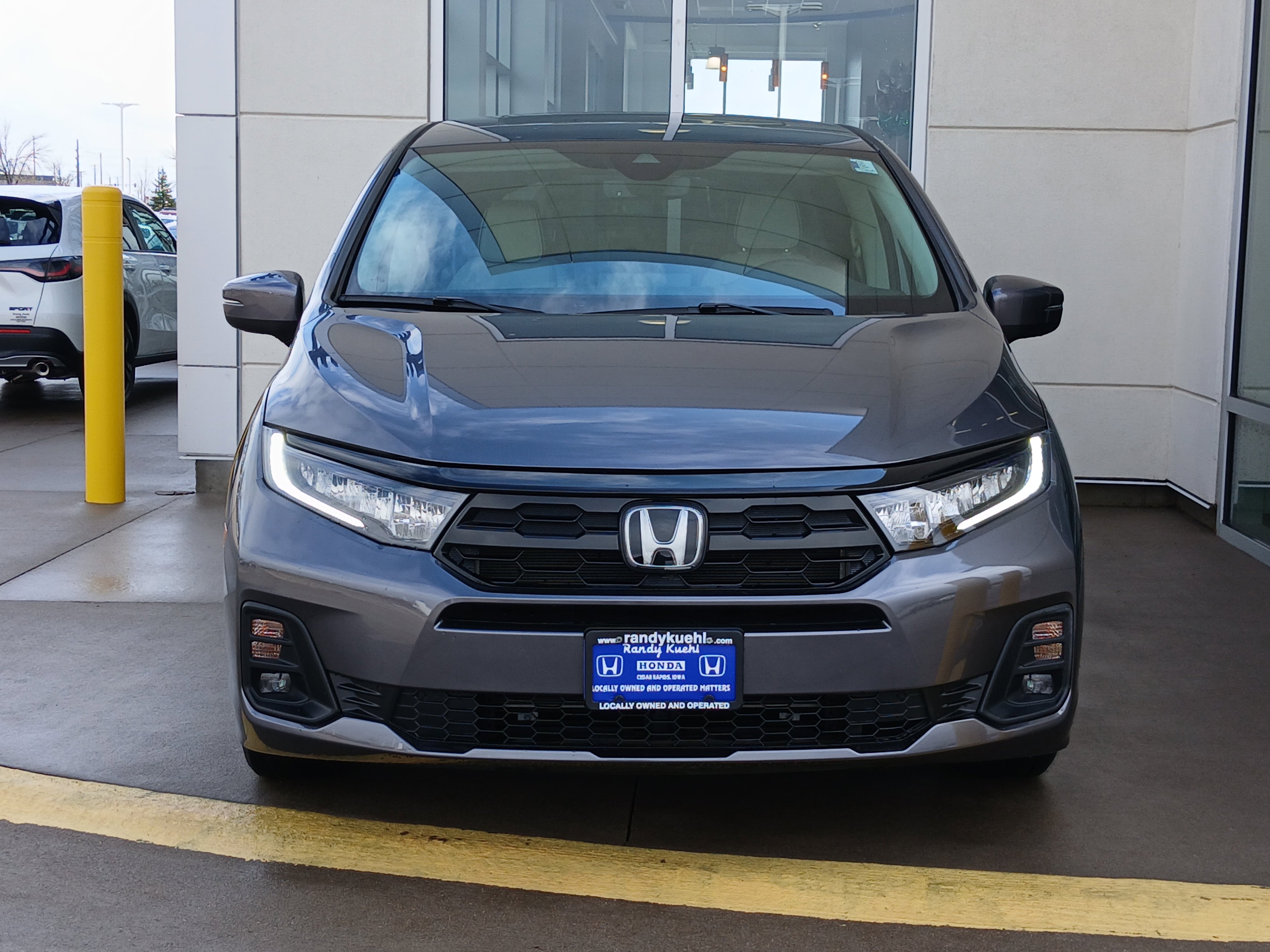 Used 2025 Honda Odyssey Touring image 4