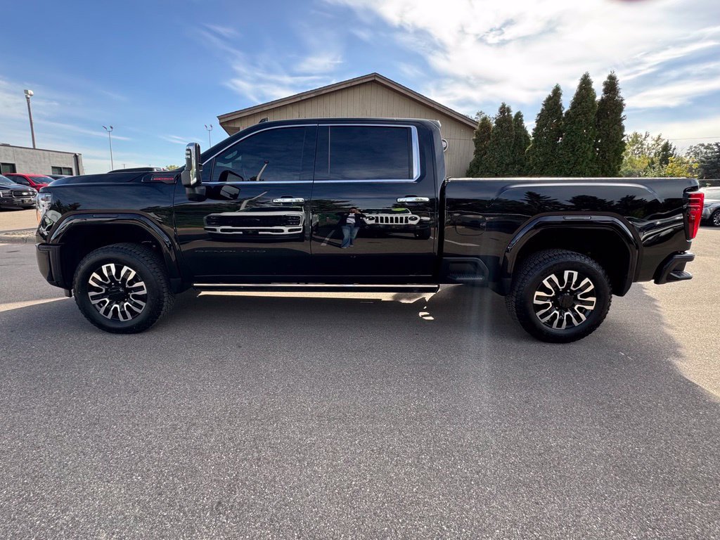 Used 2026 GMC Sierra 3500 Denali Ultimate w/ LPO, Black Badging Package AWD/4WD image 16