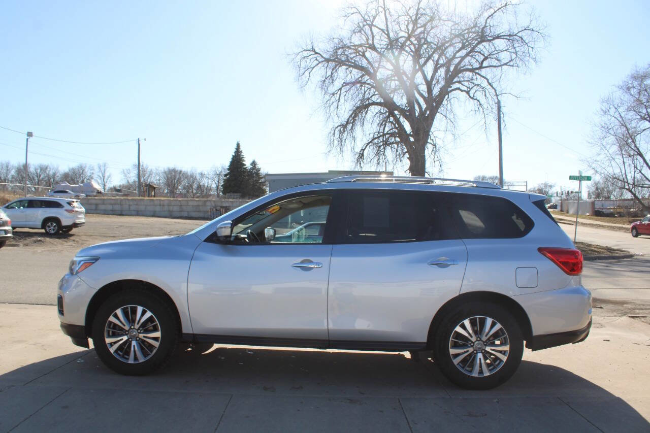 Used 2019 Nissan Pathfinder SL image 5