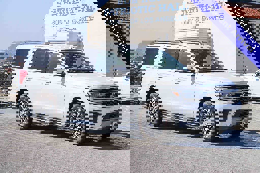 Used 2022 Ford Expedition XLT RWD image 3