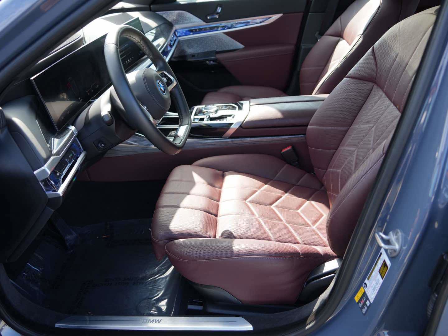 Used 2025 BMW i7 xDrive60 image 12