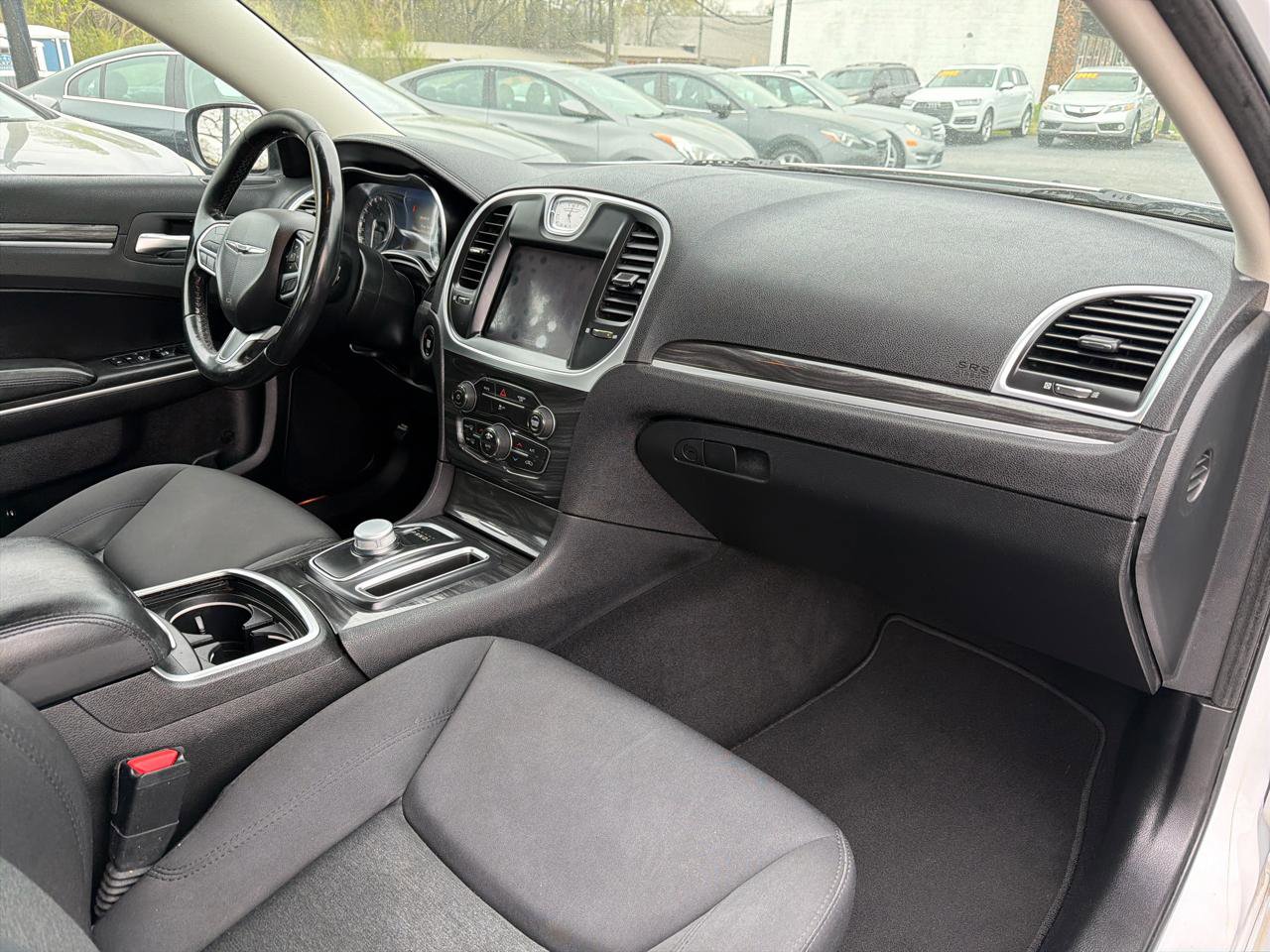Used 2019 Chrysler 300 Touring w/ Sport Appearance Package image 13