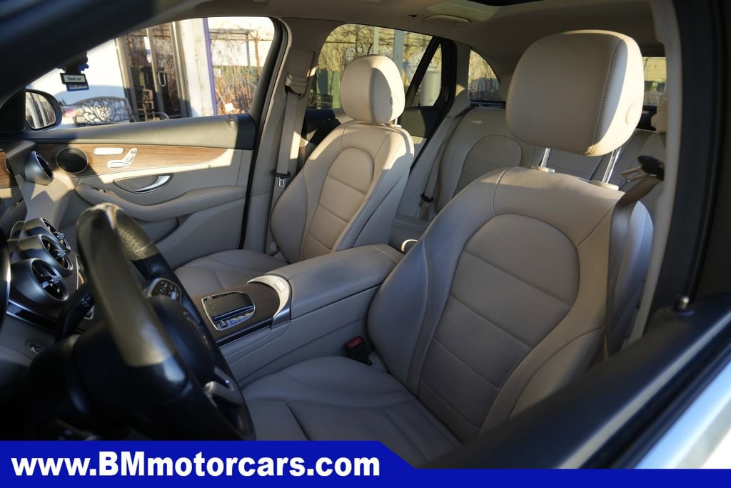 Used 2022 Mercedes-Benz GLC 300 4MATIC w/ Premium Package Lite image 18