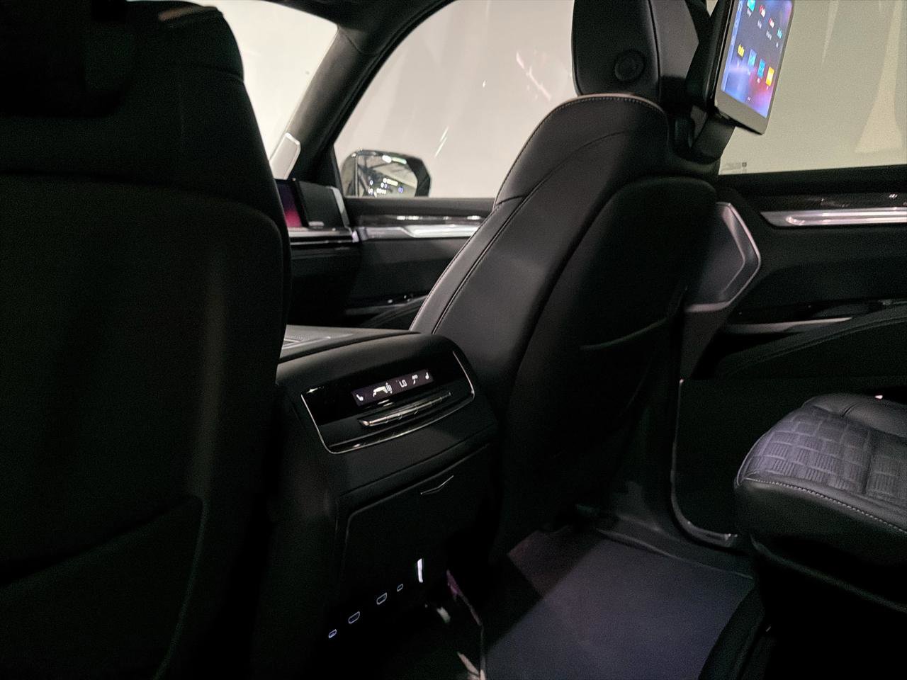 Used 2026 Cadillac Escalade ESV V image 26