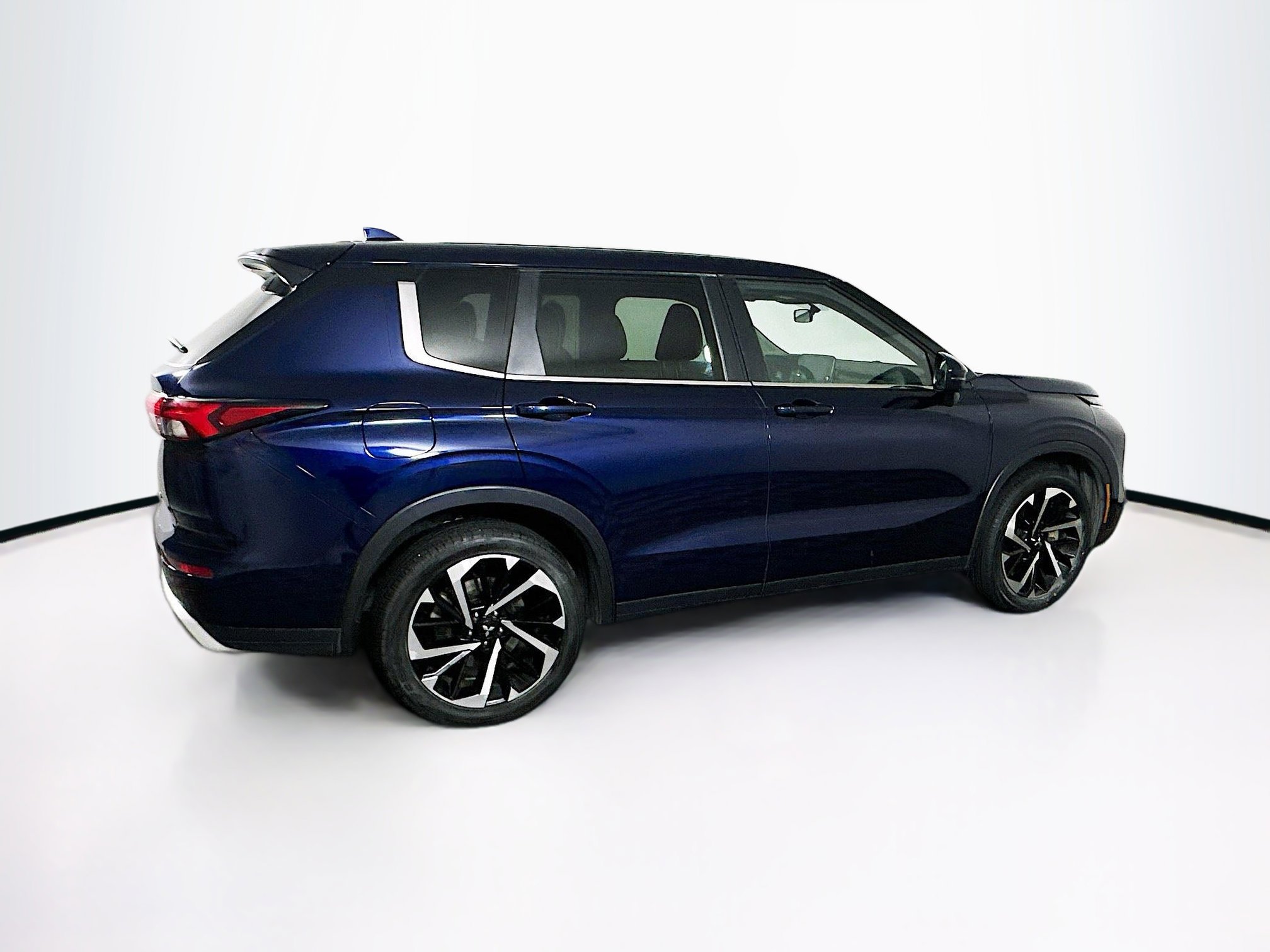 Used 2024 Mitsubishi Outlander SE image 10