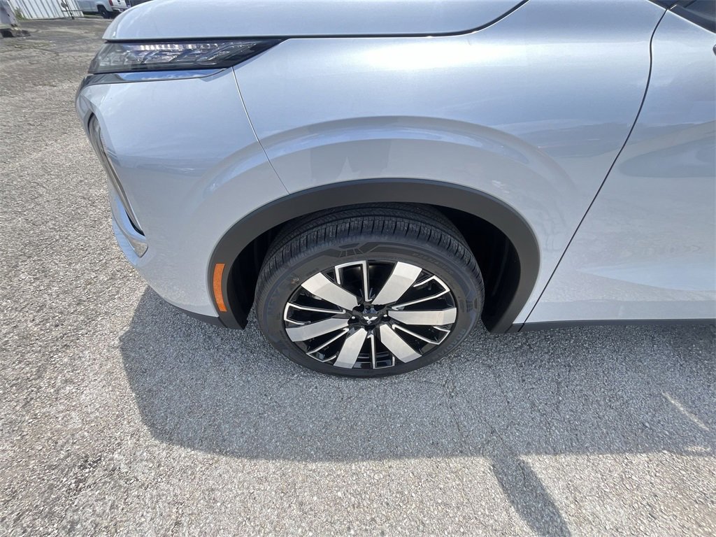 New 2025 Mitsubishi Outlander SE image 10