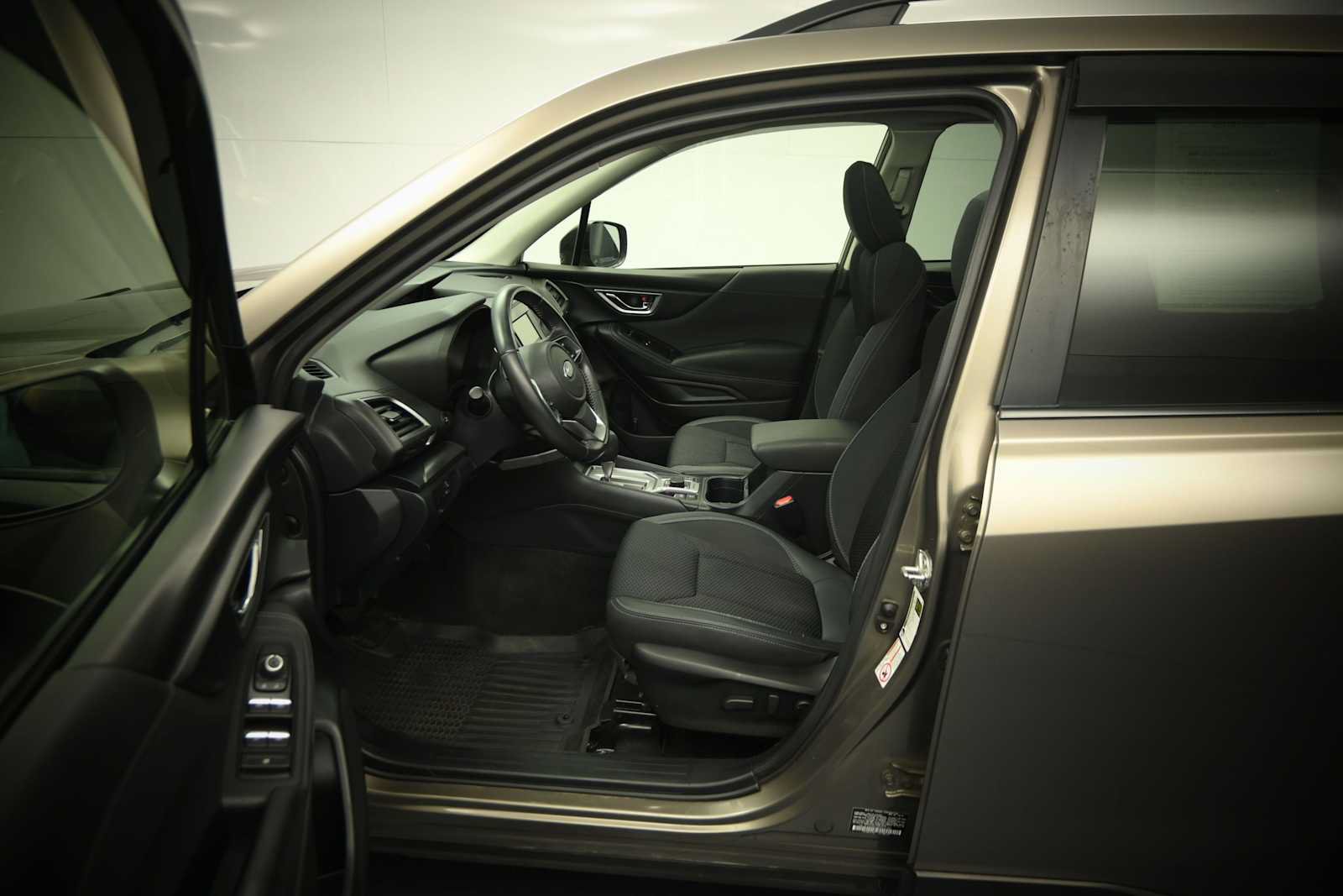 Used 2019 Subaru Forester Premium AWD/4WD image 9