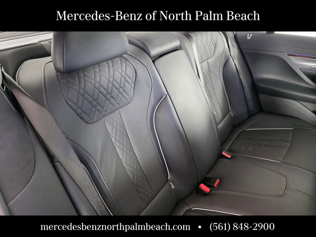 Used 2022 BMW 750i xDrive image 30