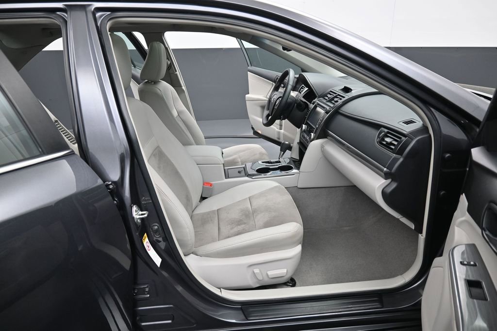 Used 2014 Toyota Camry XLE w/ Leather Package FWD image 34