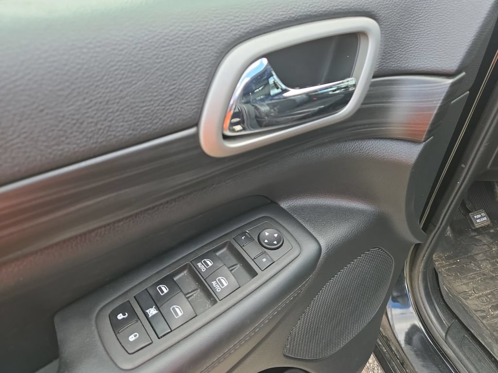Used 2021 Jeep Grand Cherokee Altitude AWD/4WD image 17
