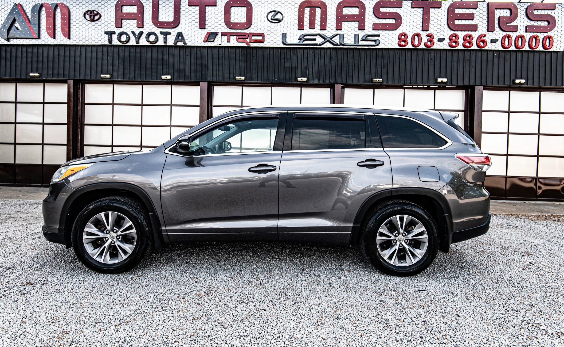 Used 2014 Toyota Highlander XLE image 1