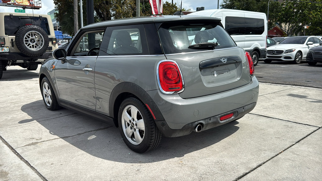 Used 2019 MINI Cooper 2-Door Hardtop w/ Signature Upholstery Package FWD image 12