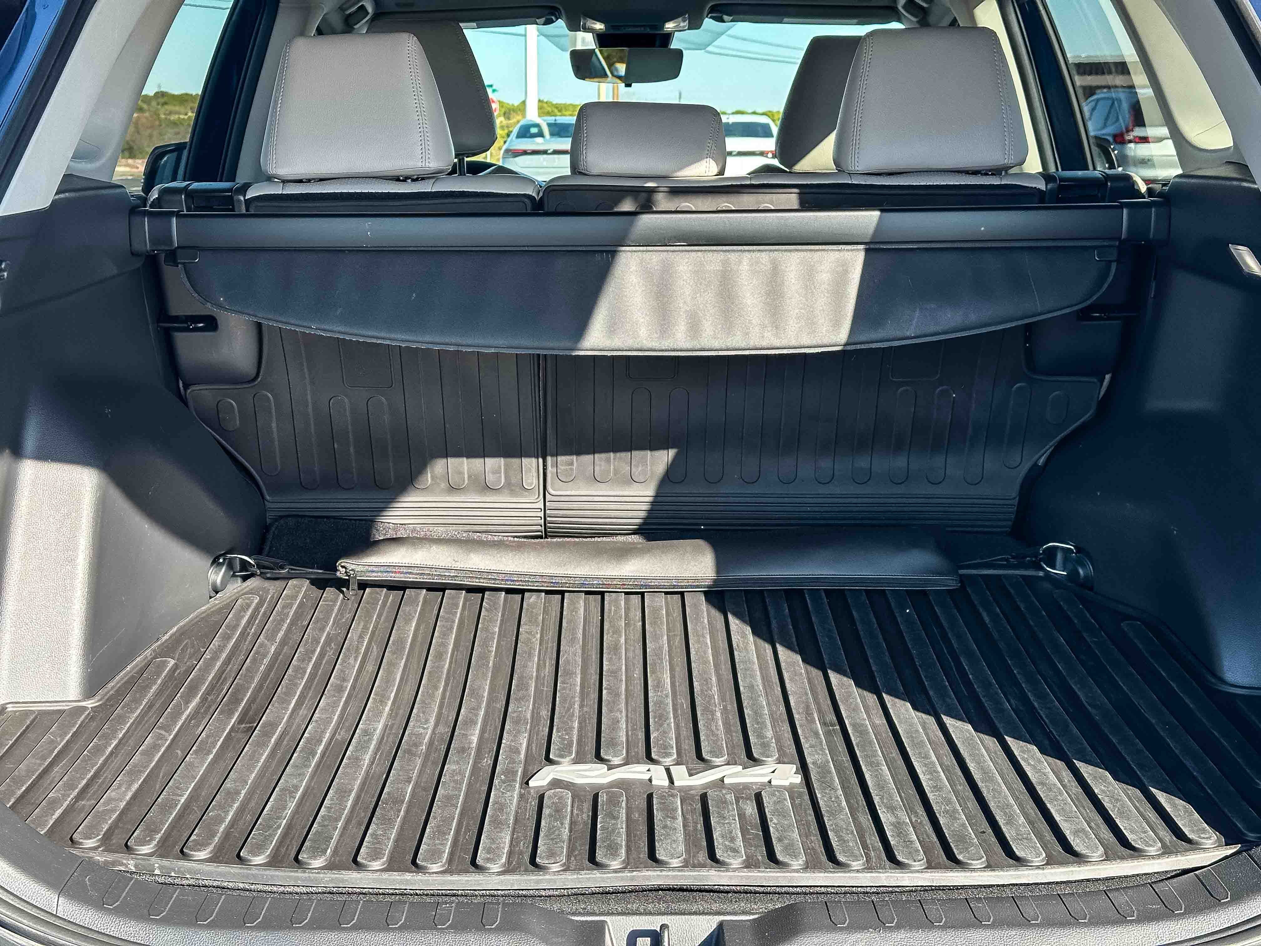 Used 2024 Toyota RAV4 XLE Premium image 22