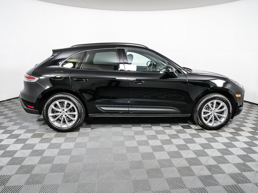 Certified 2025 Porsche Macan image 30