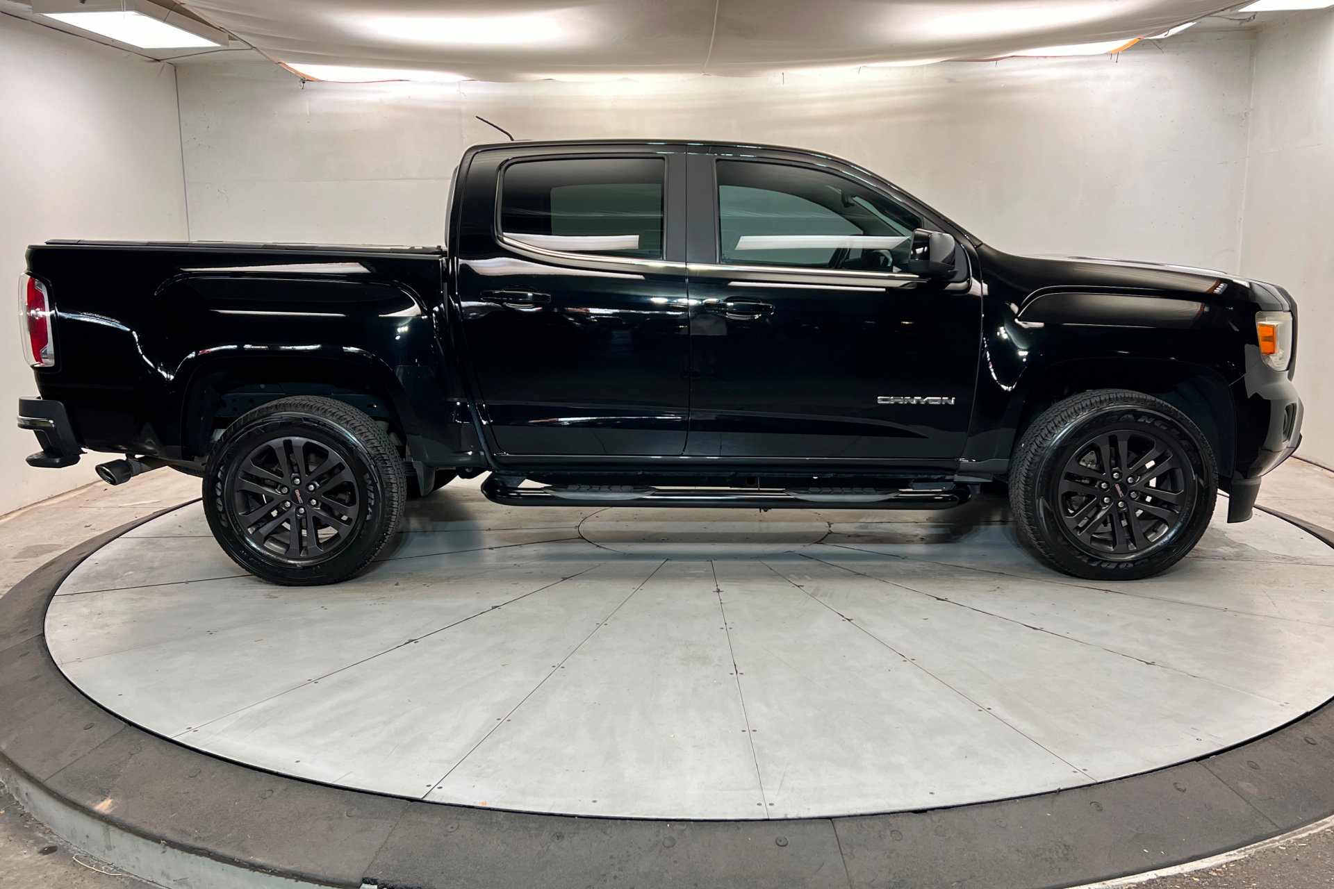 Used 2017 GMC Canyon SLE w/ Nightfall Edition RWD image 7