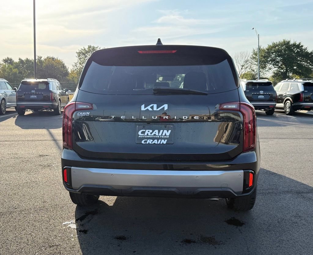 Used 2025 Kia Telluride LX FWD image 6