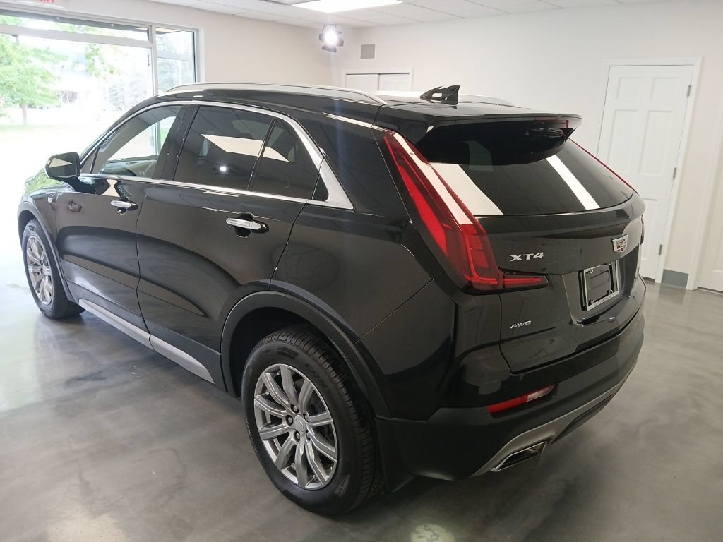 Used 2020 Cadillac XT4 Premium Luxury w/ Cold Weather Package AWD/4WD image 3