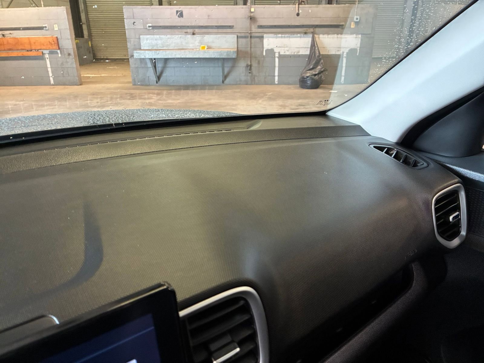 Used 2025 Hyundai Venue SEL image 36