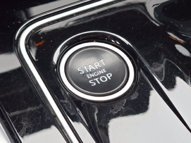 Used 2020 Jaguar XE S AWD/4WD image 18