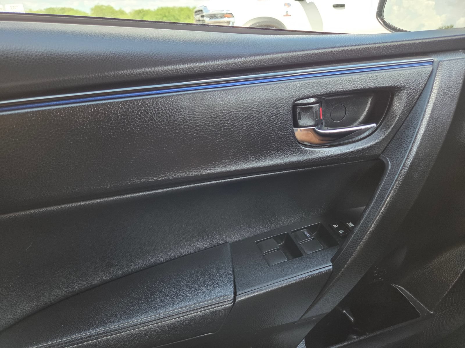 Used 2019 Toyota Corolla SE FWD image 42