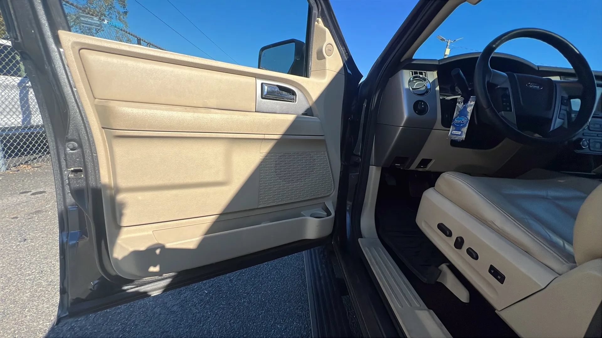 Used 2017 Ford Expedition EL Limited w/ Equipment Group 301A AWD/4WD image 20