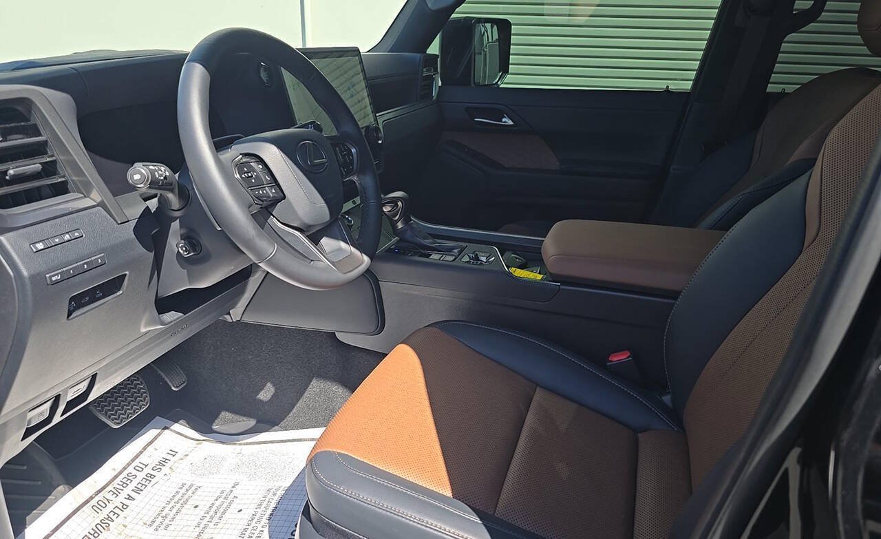 Used 2026 Lexus GX 550 w/ Cold Area Package AWD/4WD image 7