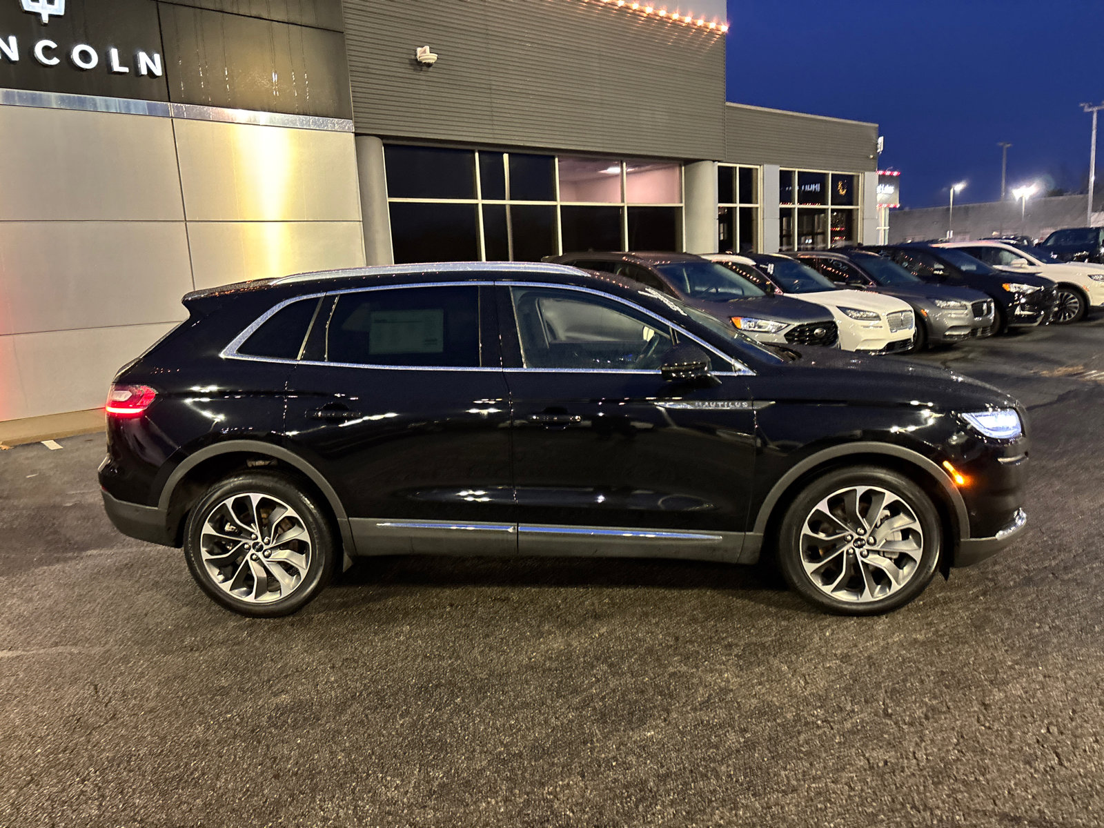 Certified 2022 Lincoln Nautilus Reserve w/ Equipment Group 201A image 8