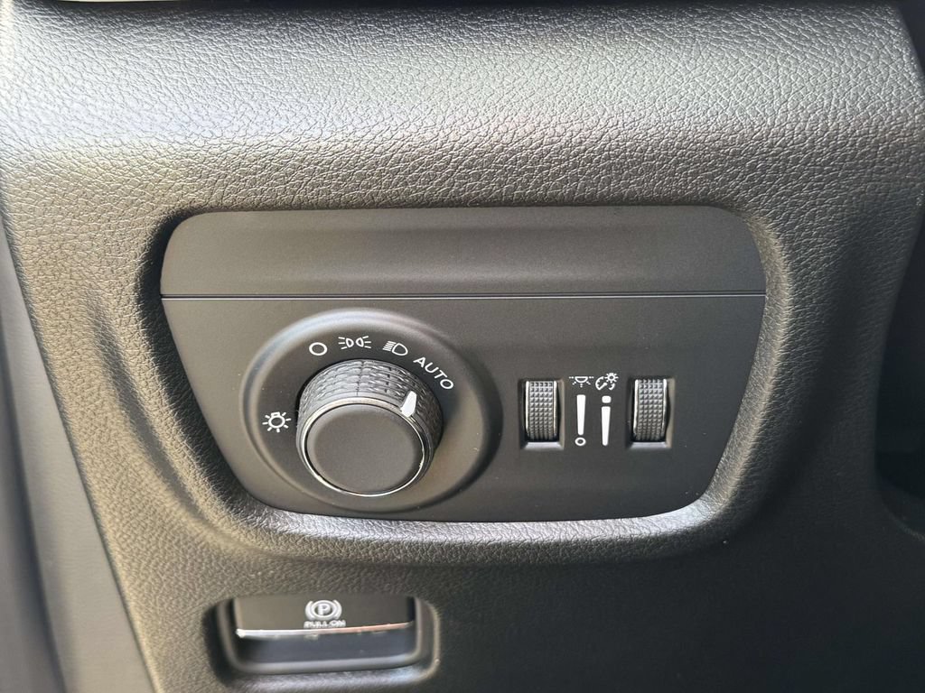 New 2025 Jeep Grand Cherokee L Altitude AWD/4WD image 29
