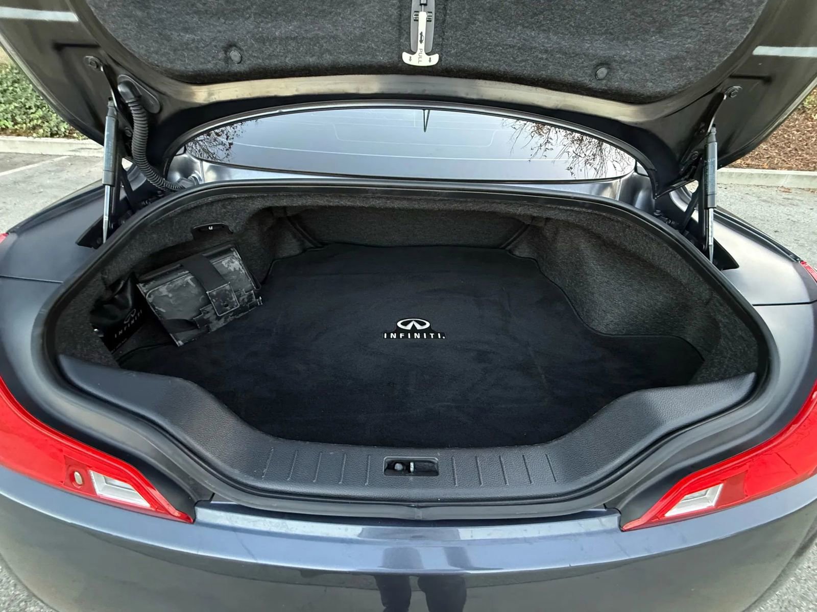 Used 2011 INFINITI G37 Journey w/ Premium Pkg image 46