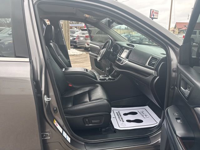 Used 2018 Toyota Highlander XLE image 16