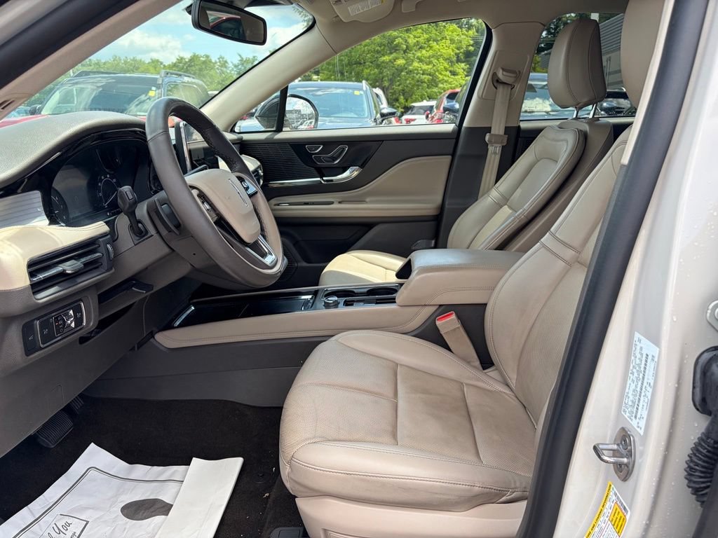 Used 2022 Lincoln Corsair AWD w/ Premium Package image 17