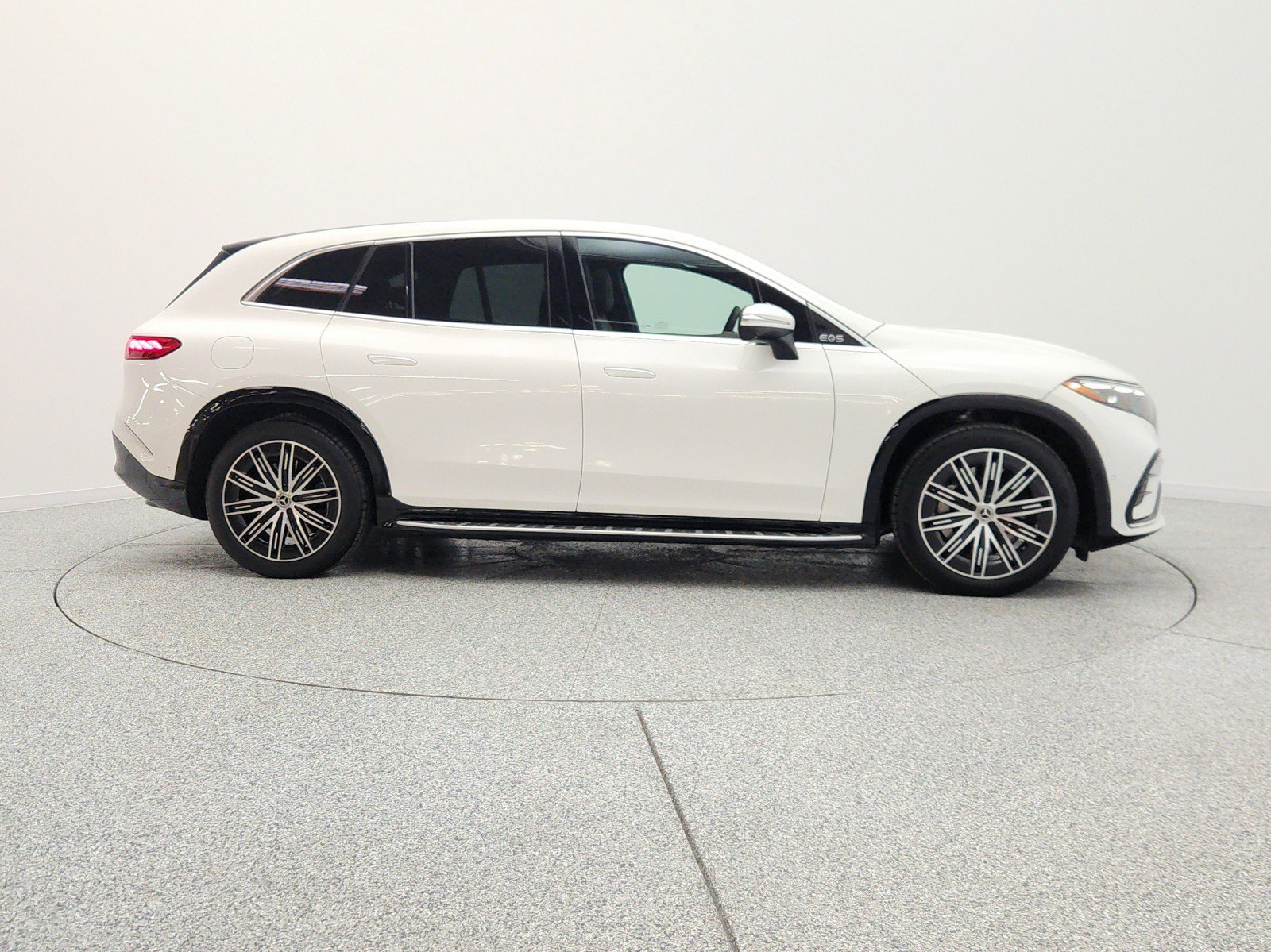 Used 2023 Mercedes-Benz EQS 580 4MATIC SUV image 4