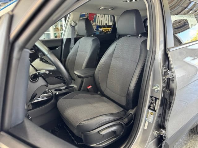 Used 2023 Kia Seltos S FWD image 25