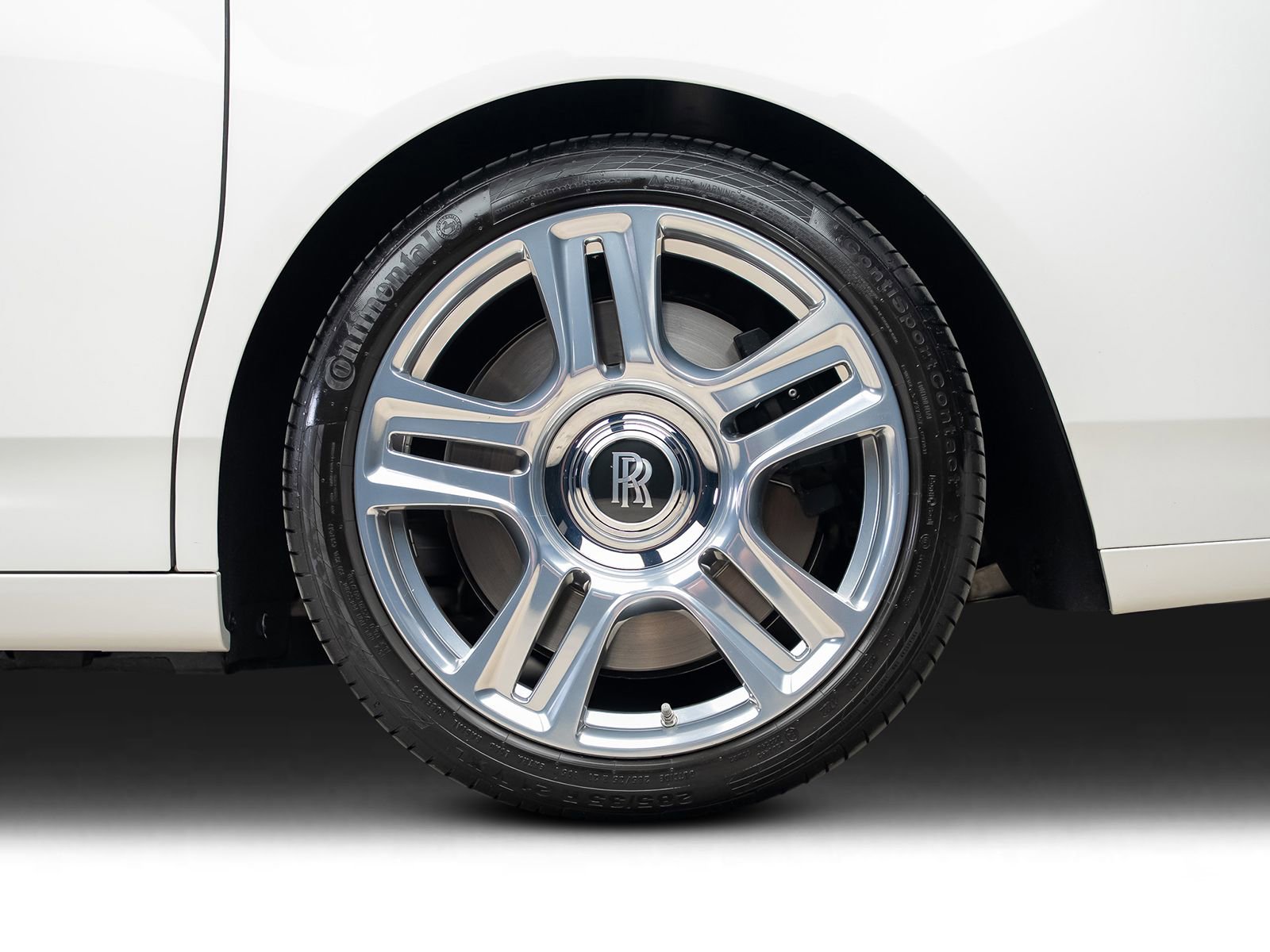 Used 2017 Rolls-Royce Ghost image 25