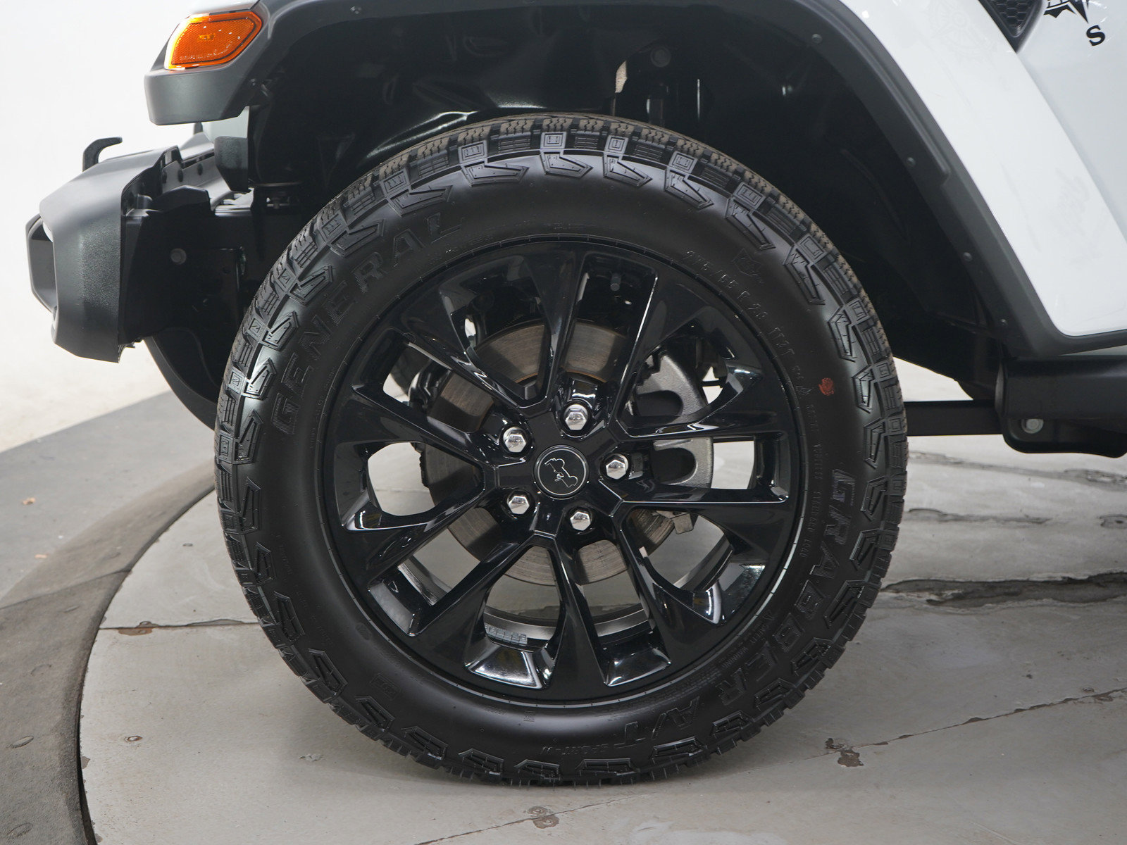 Used 2025 Jeep Gladiator Sport image 23