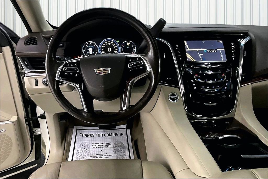 Used 2015 Cadillac Escalade Luxury AWD/4WD image 8