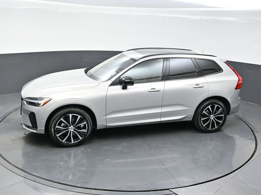 Used 2025 Volvo XC60 B5 Plus image 25