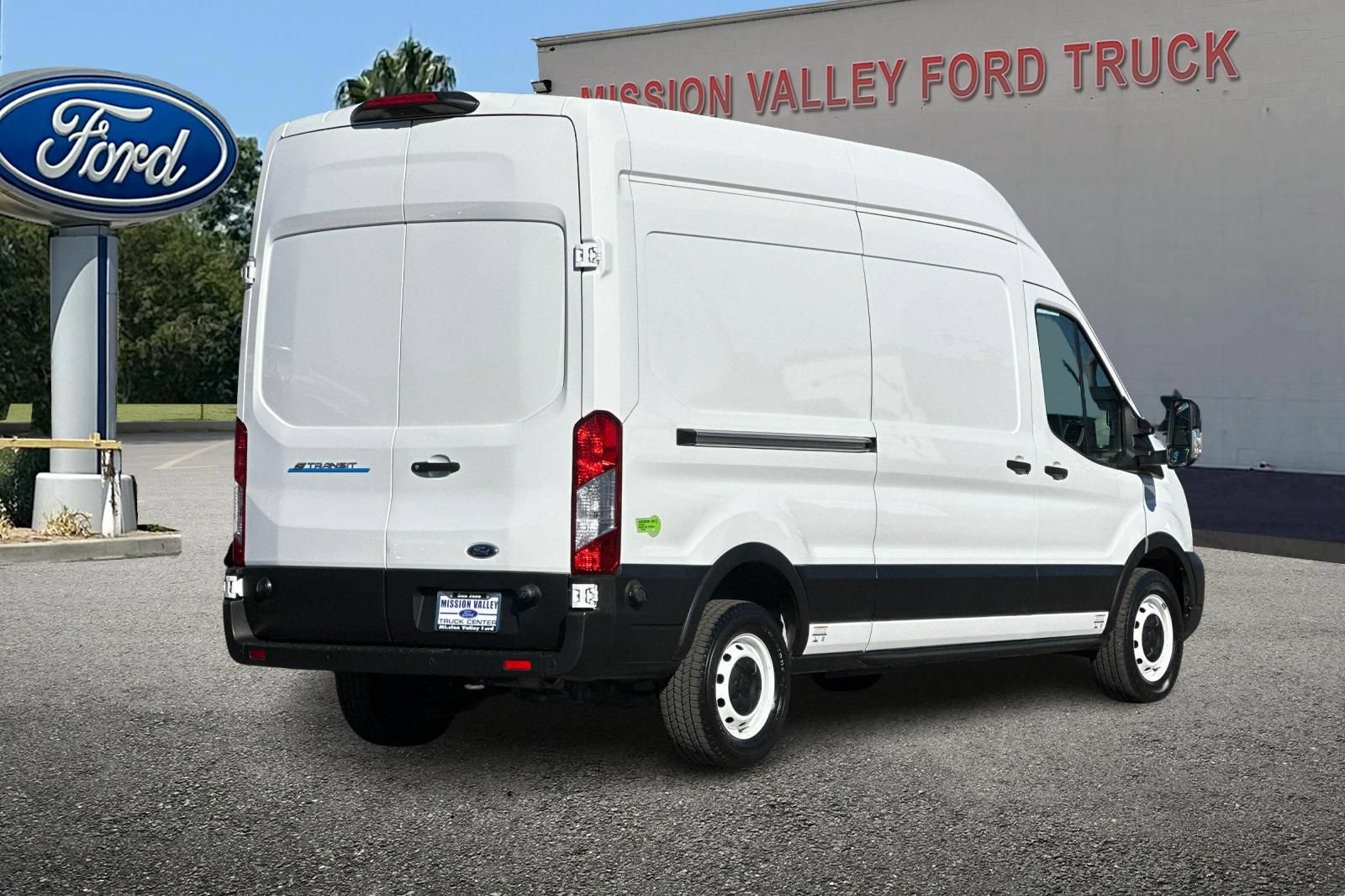 Used 2022 Ford E-Transit 148 High Roof w/ Load Area Protection Package RWD image 4