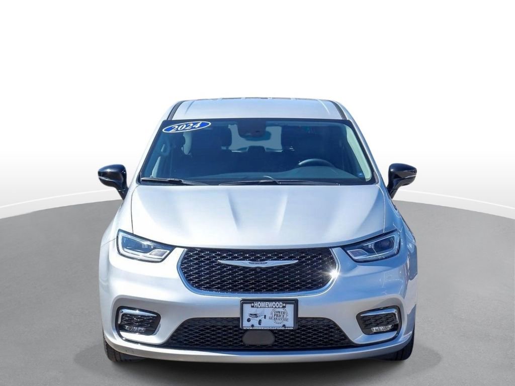 Used 2024 Chrysler Pacifica Touring-L image 3