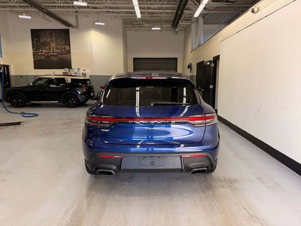 Used 2022 Porsche Macan w/ Premium Package image 4