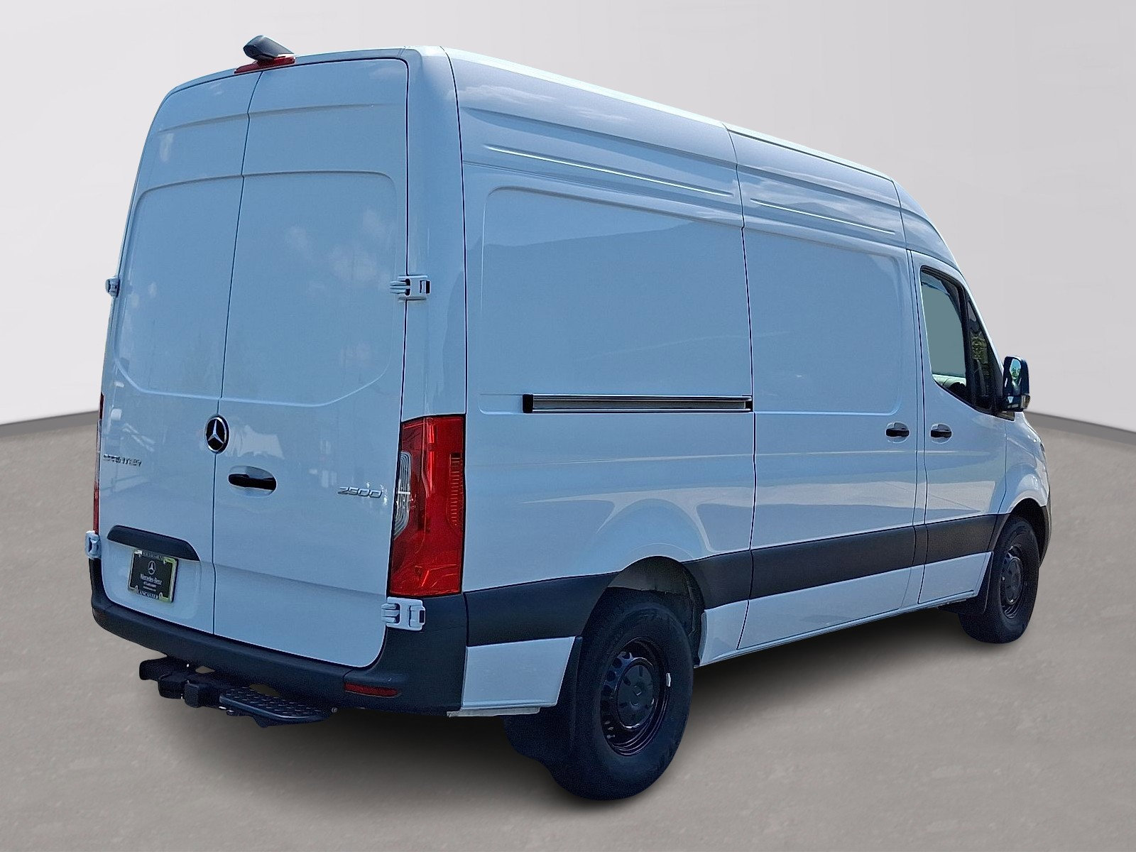 Used 2025 Mercedes-Benz Sprinter 2500 image 4